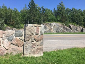 Orr Roadside Parking Area, rock wall