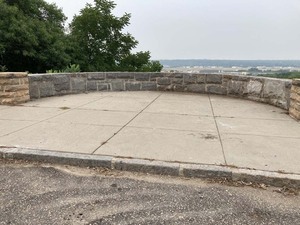 Burns Avenue Overlook arched wall